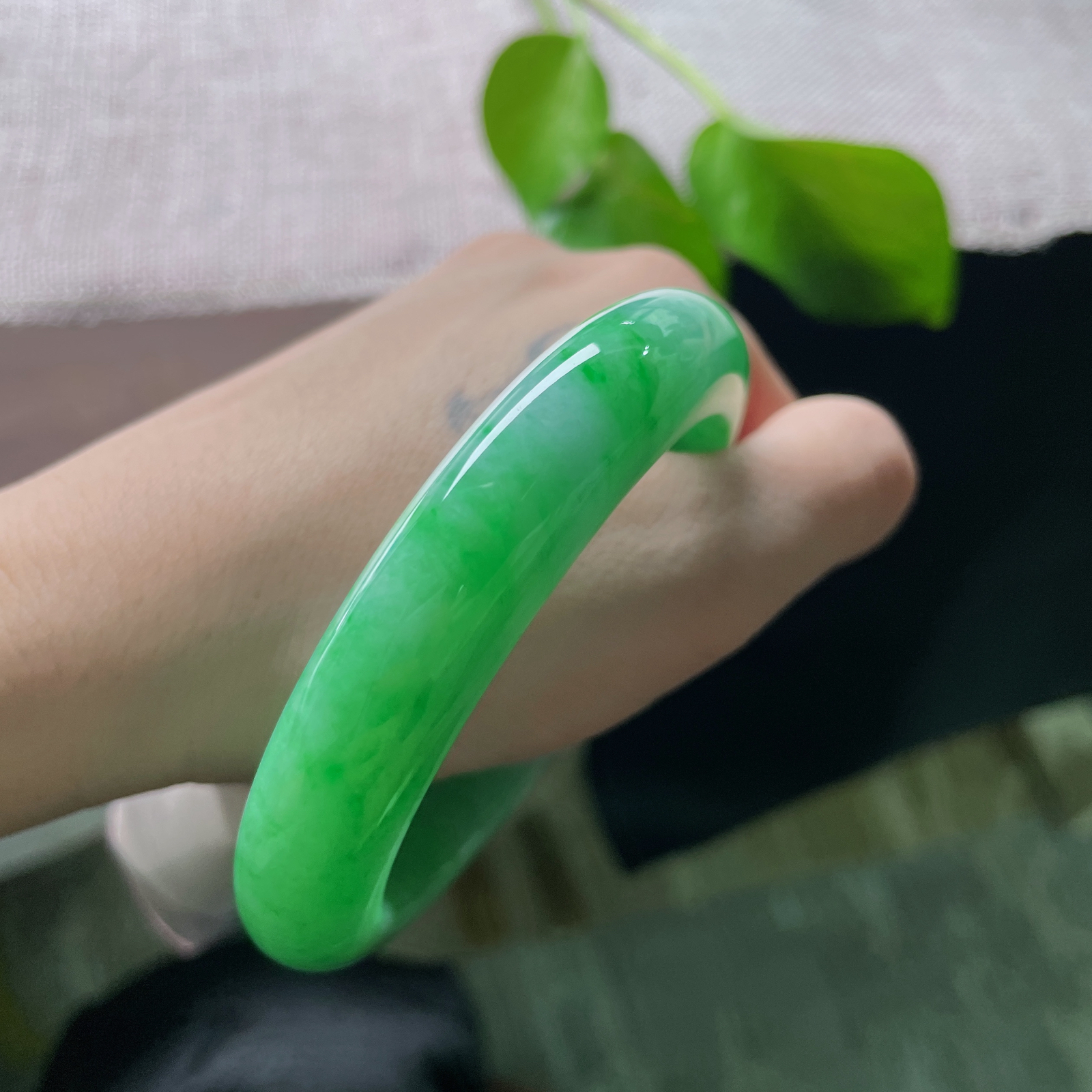 58.9/13.1/10.2，满绿正圈，碧色漫盈玉骨，芳华不染尘埃，抬手皆是盎然意，落腕尽是满堂春。无裂，ss53129a..