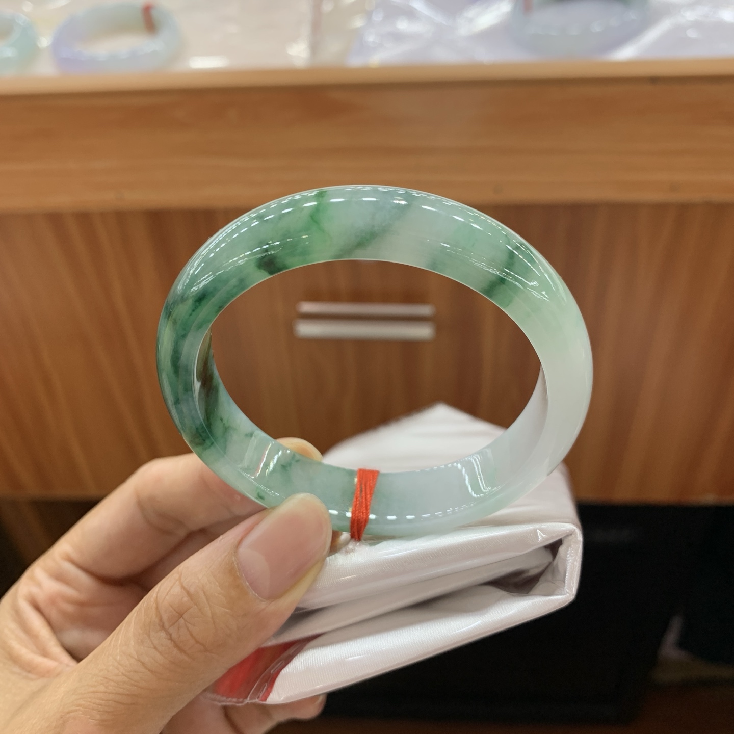 051419GX 飘花正圈翡翠手镯 55-12.6-7.5