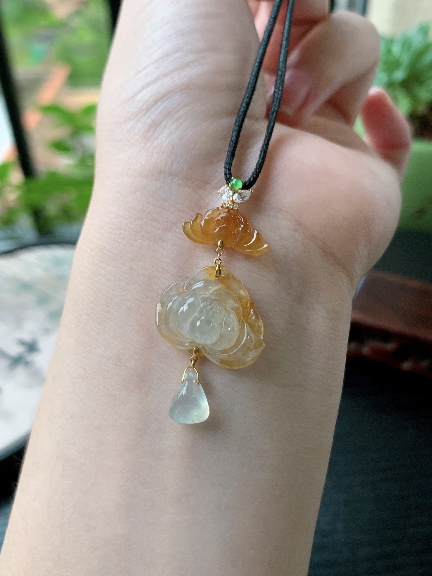 18k金镶嵌老坑冰种胶感冰黄翡花开富贵吊坠，裸石尺寸:15.8-19.2-7.8mm