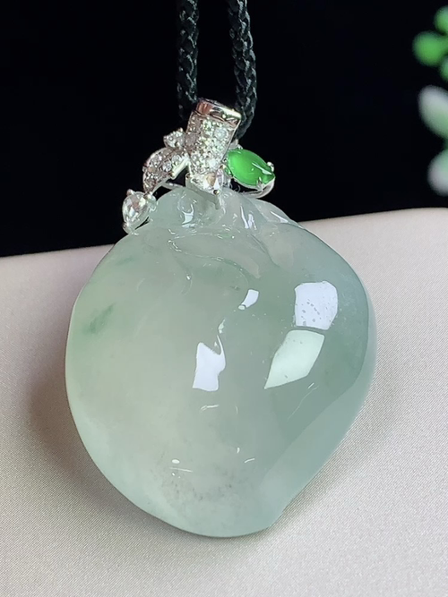 18k金镶冰飘花福桃，无裂，尺寸27.7-23.5-10.6mm，w15xhj