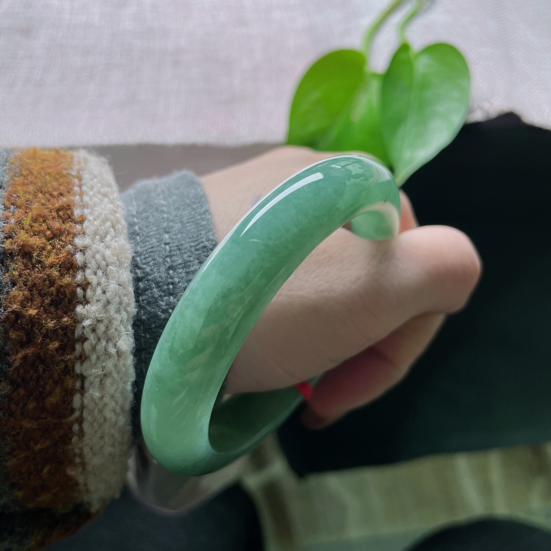 57.6/12.2/8.3绿底正圈，水润细腻，满园春色关不住，贵气，洒金，无裂，ss49622a