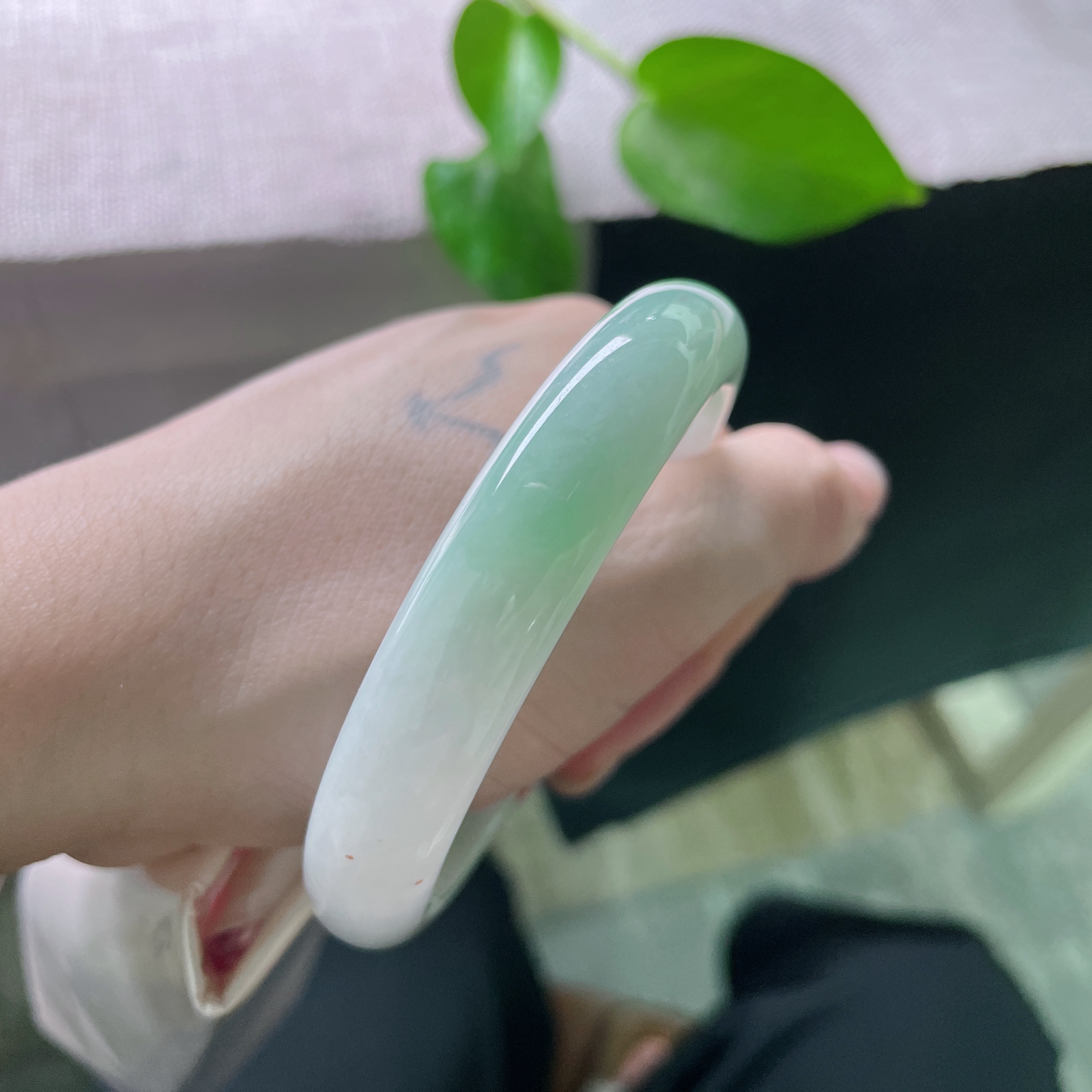 57.7/11.7/7.7，浅绿底正圈，肉质细腻干净，清雅高级，显气质，ss52244a..