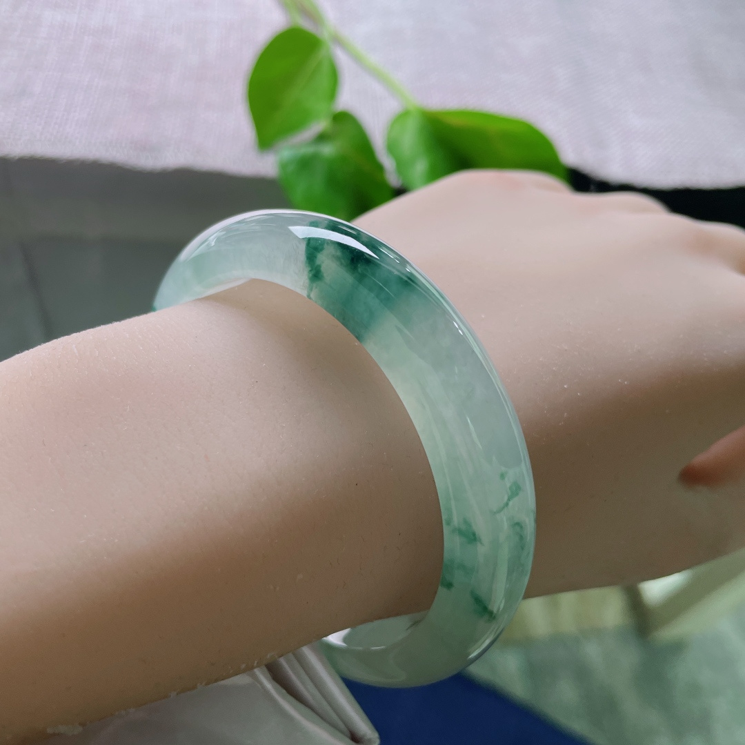 冰飘花正圈，冰清起莹光，飘花漫生香。江南烟雨皆痴缠，无裂，ss53120a