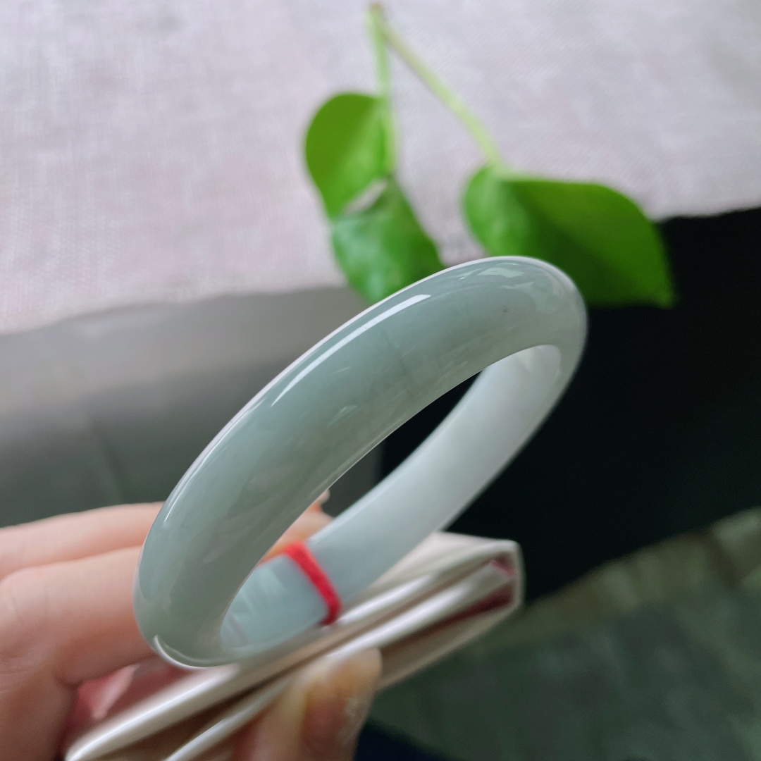 55.2/11.7/7.1，浅油绿正圈，水润，肉质细腻干净，沉稳内敛，有纹，ss52158a