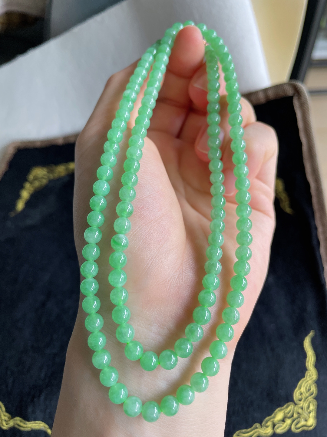 ️缅甸天然翡翠A货，冰满绿浅绿珠链，尺寸：5mm119颗。【编1543】