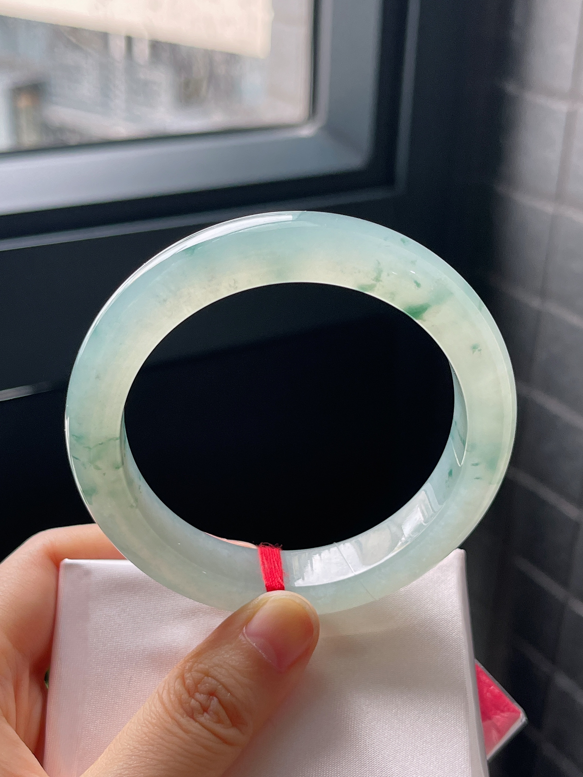正圈58圈口，翡翠冰糯种飘绿手镯