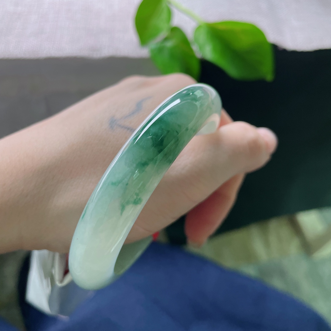 56.9/12.5/8.9，飘花正圈，水头好，种老，腕间一帧水墨，人间一抹清欢。无裂，ss53068a