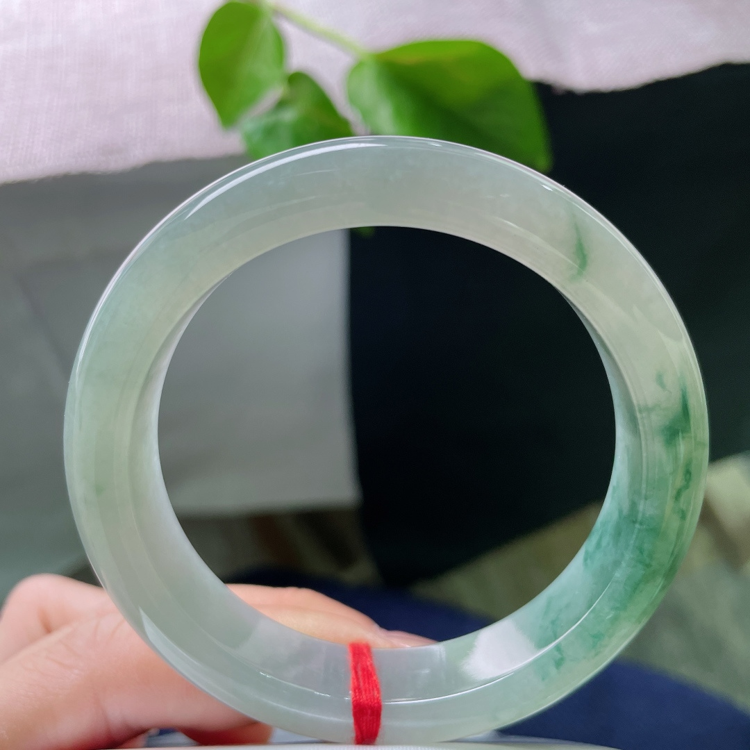 56.9/12.5/8.9，飘花正圈，水头好，种老，腕间一帧水墨，人间一抹清欢。无裂，ss53068a
