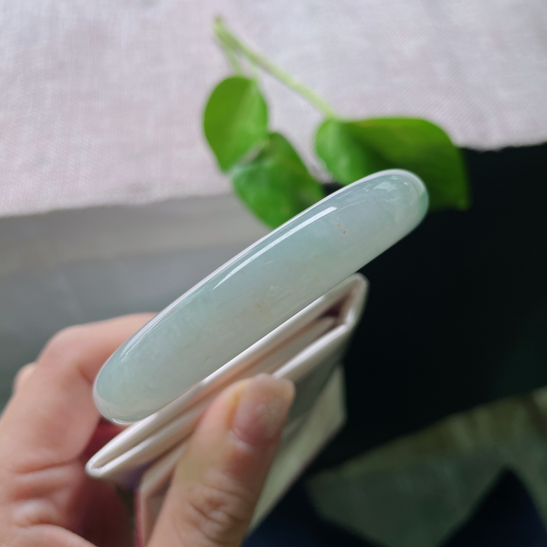 55.3/11.9/8.8，淡绿底正圈，温柔素雅，种老，钟灵毓秀，底子细腻，有纹，ss50065a
