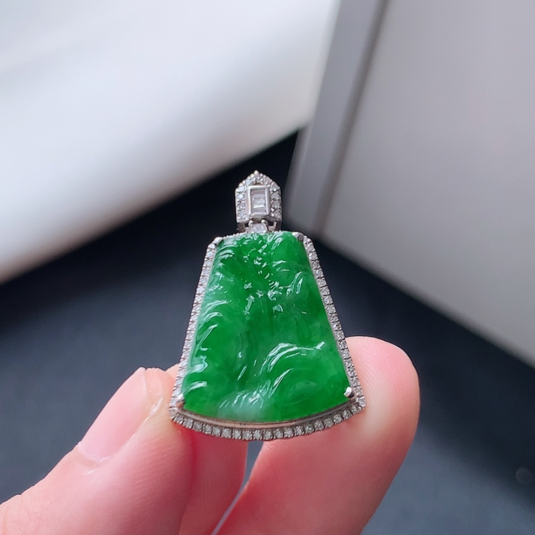 ️冰阳绿山水牌吊坠  无裂,佩戴吉祥美好  种水  佩戴清新自然 货号36513，28.6-19.1-6.2