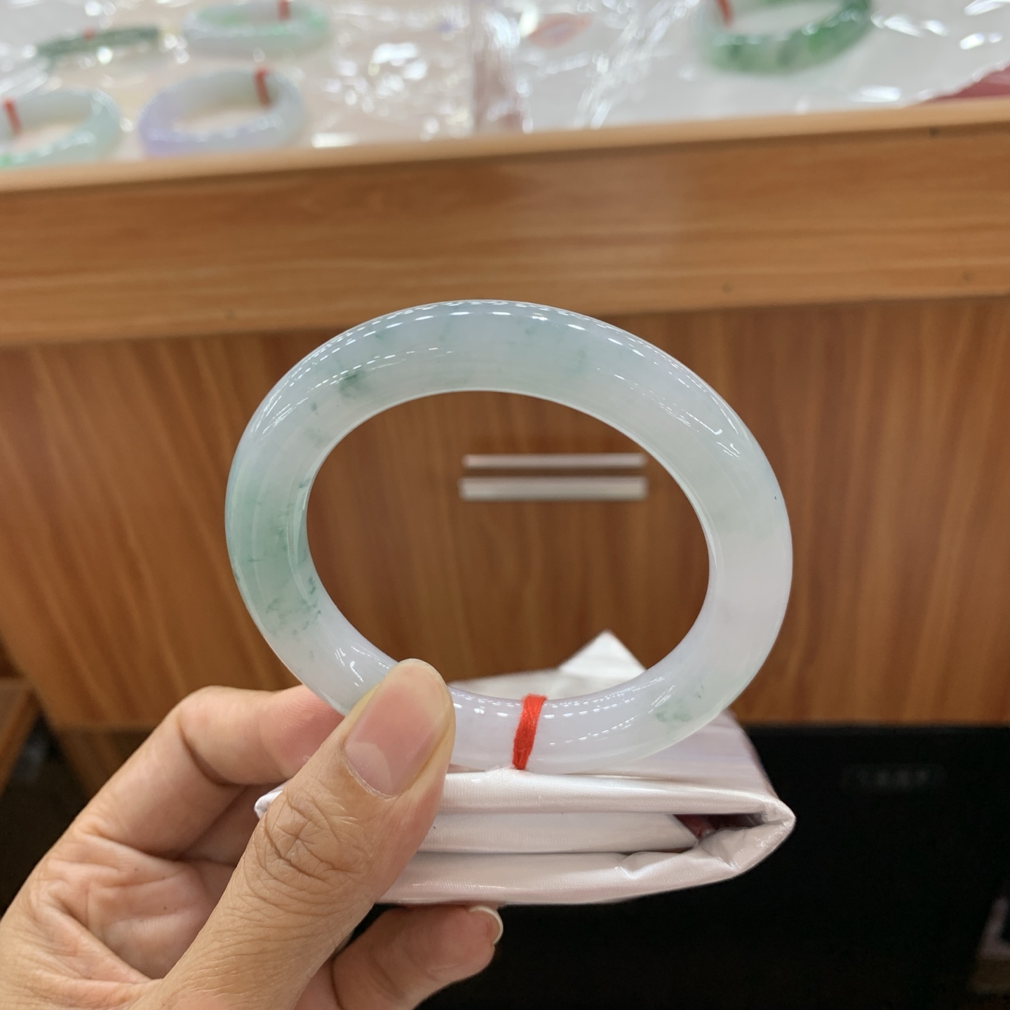 051420MMJ 飘花圆条翡翠手镯 55.5-10.6