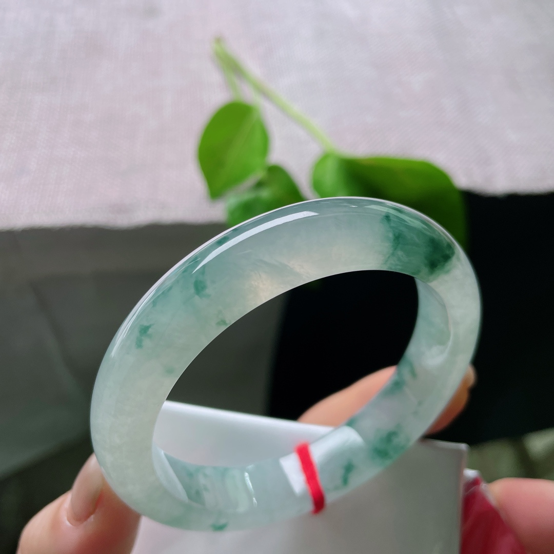 冰飘花正圈，冰清起莹光，飘花漫生香。江南烟雨皆痴缠，无裂，ss53120a