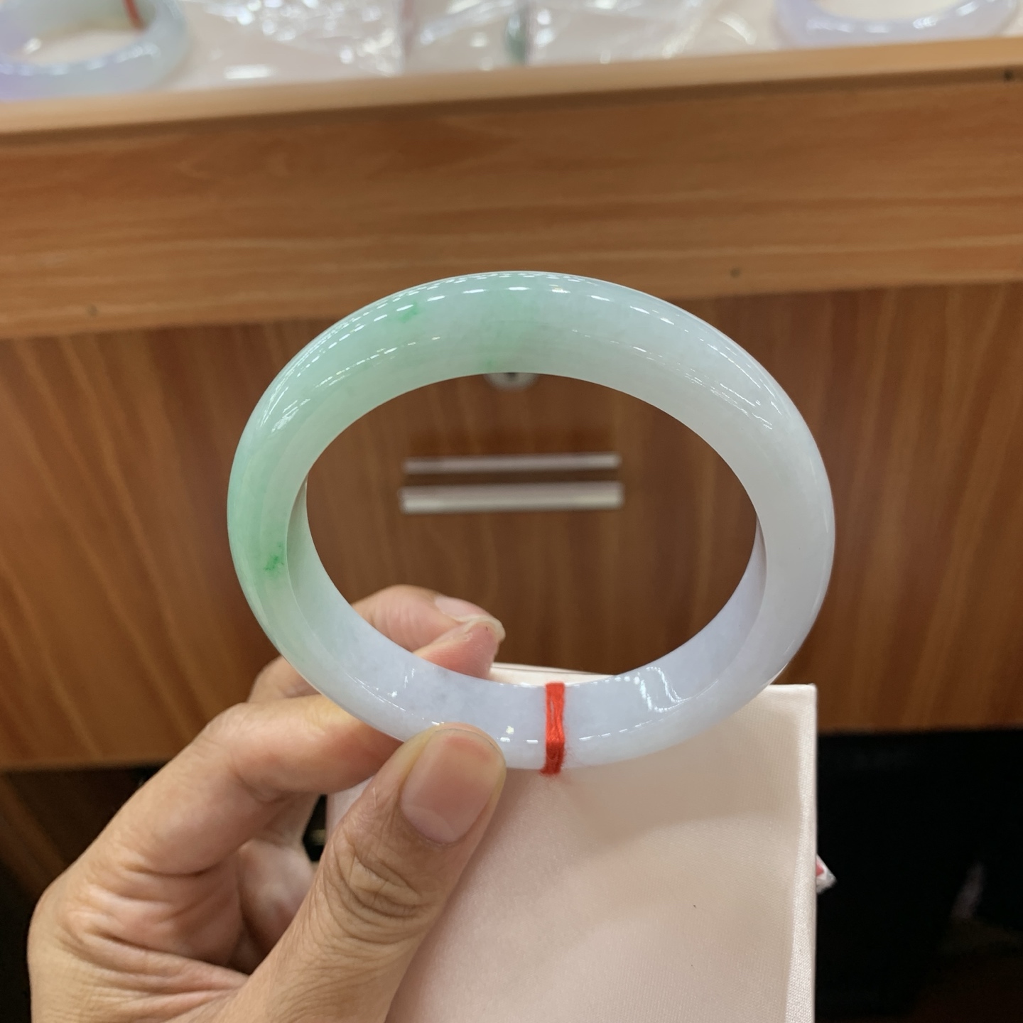 051411MMJ 飘绿正圈翡翠手镯 59.2-12-9