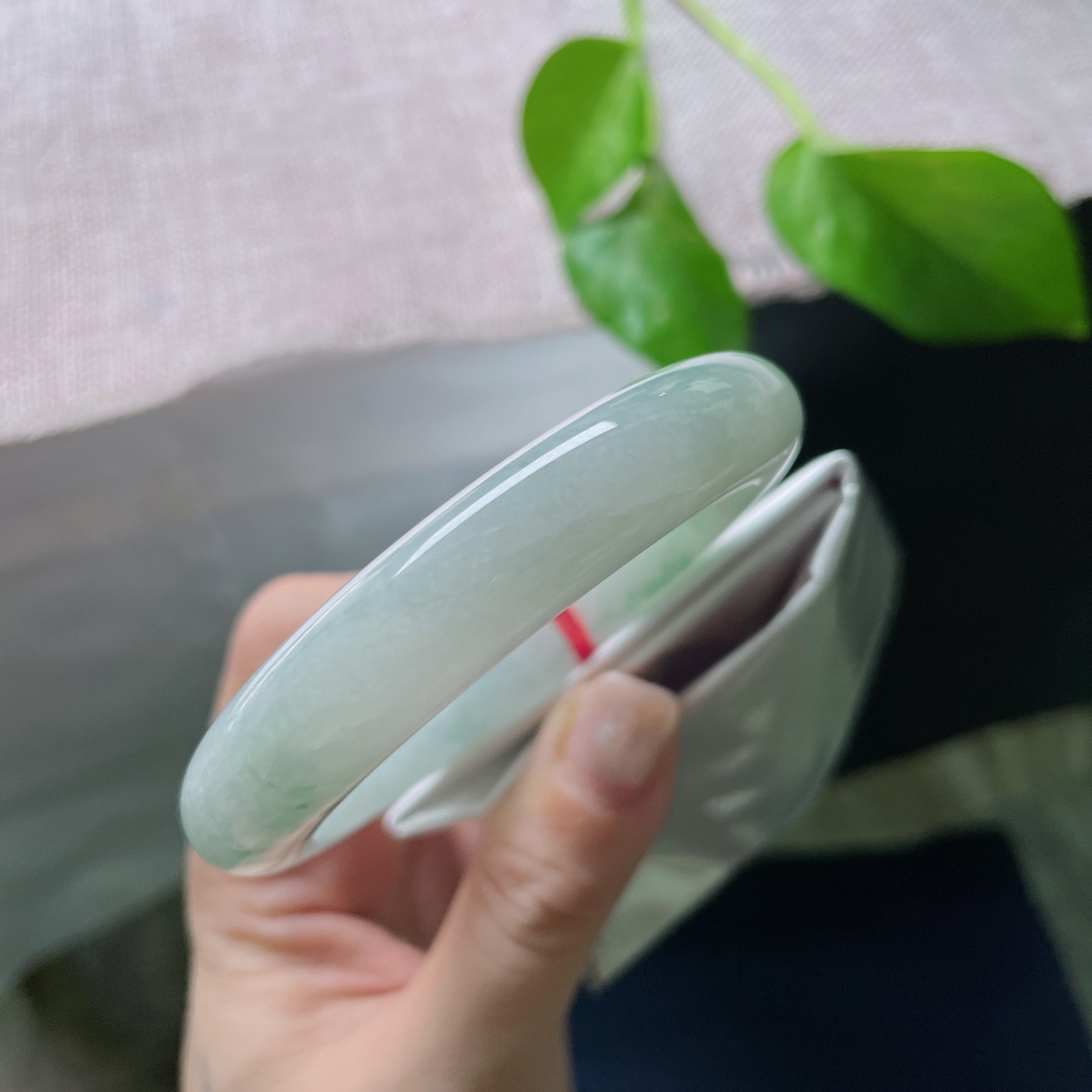56.2/12.3/9.1飘花正圈，有棉线，版型厚装，端庄大气，不失灵动活泼，ss52379a