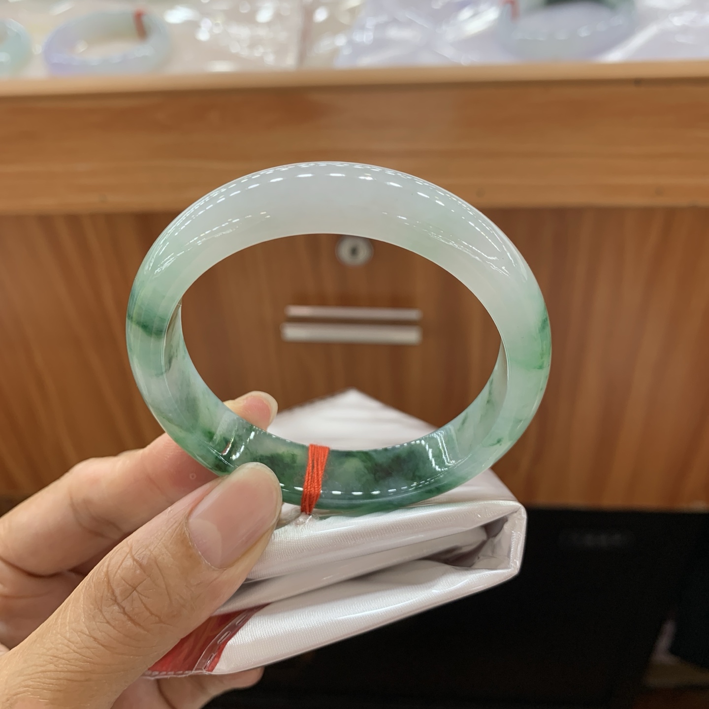 051419GX 飘花正圈翡翠手镯 55-12.6-7.5