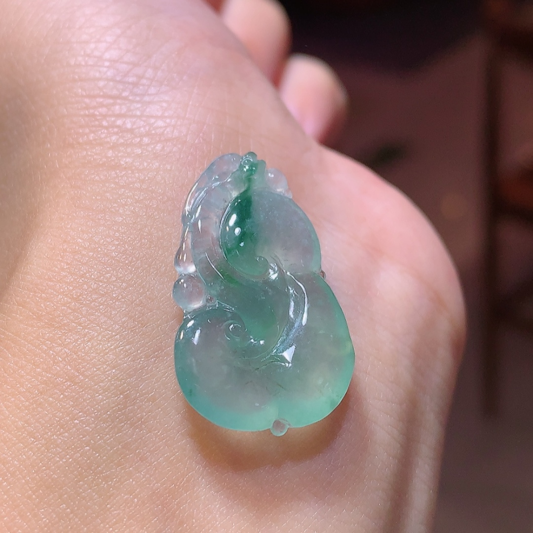  飘花如意挂件，品相饱满 水润十足 花色鲜甜 佩戴精致大方 货号38513，27.6-16.8-4.5