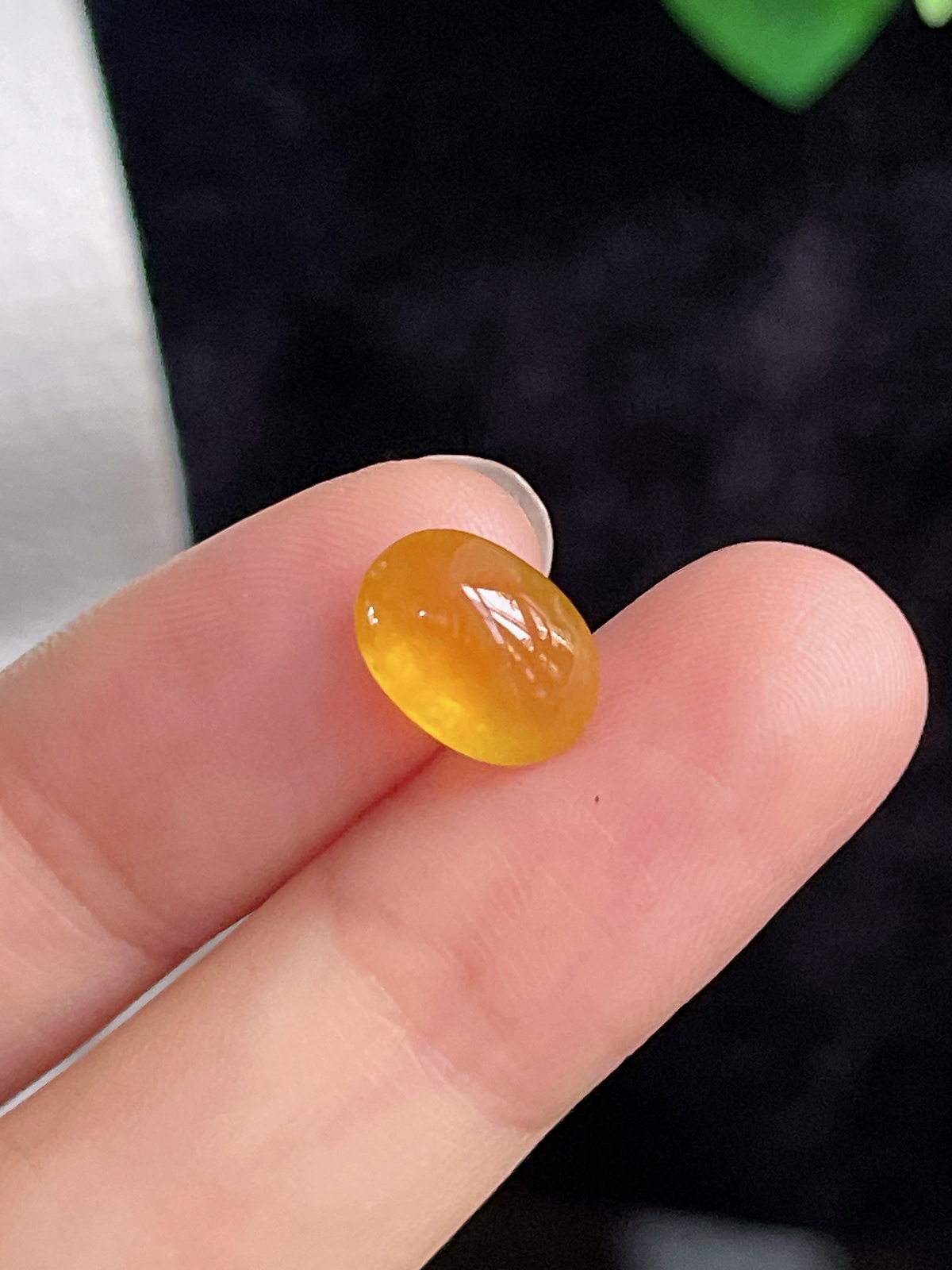 翡翠冰黄蛋面