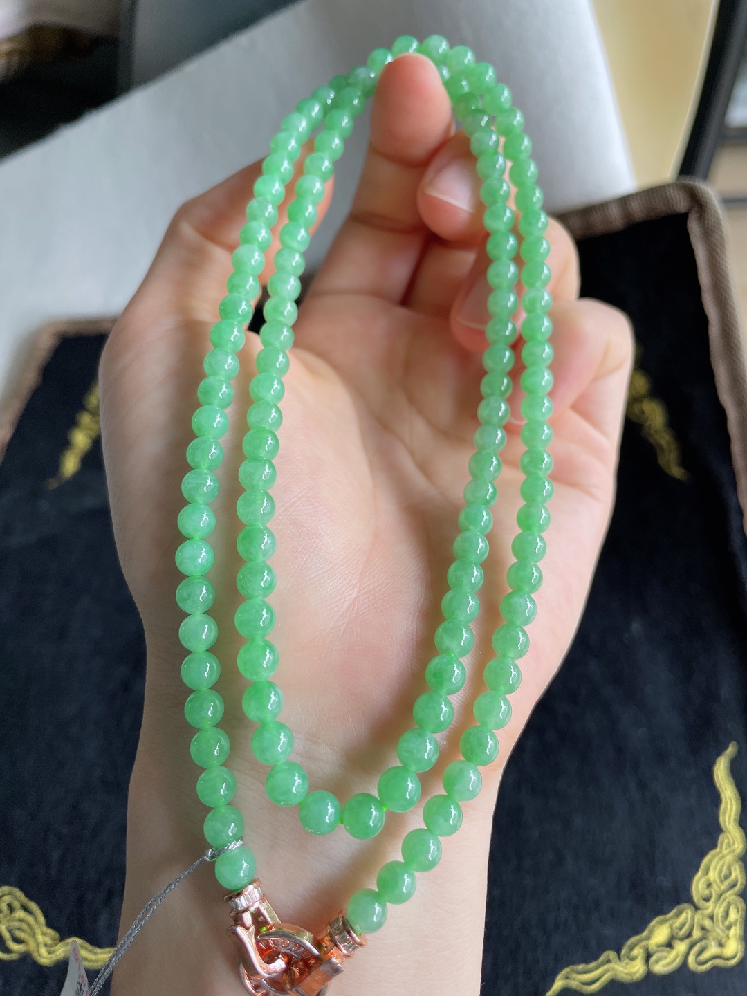 ️缅甸天然翡翠A货，冰满绿浅绿珠链，尺寸：5mm119颗。【编1543】