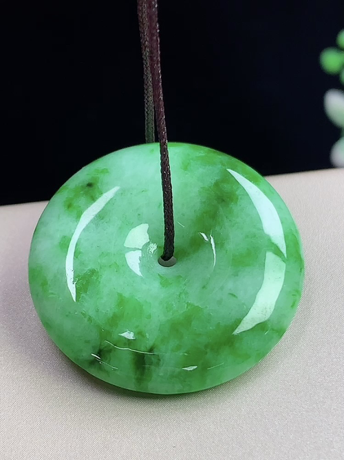 飘辣绿平安扣，无裂，尺寸27.4-5.6mm，w15yja