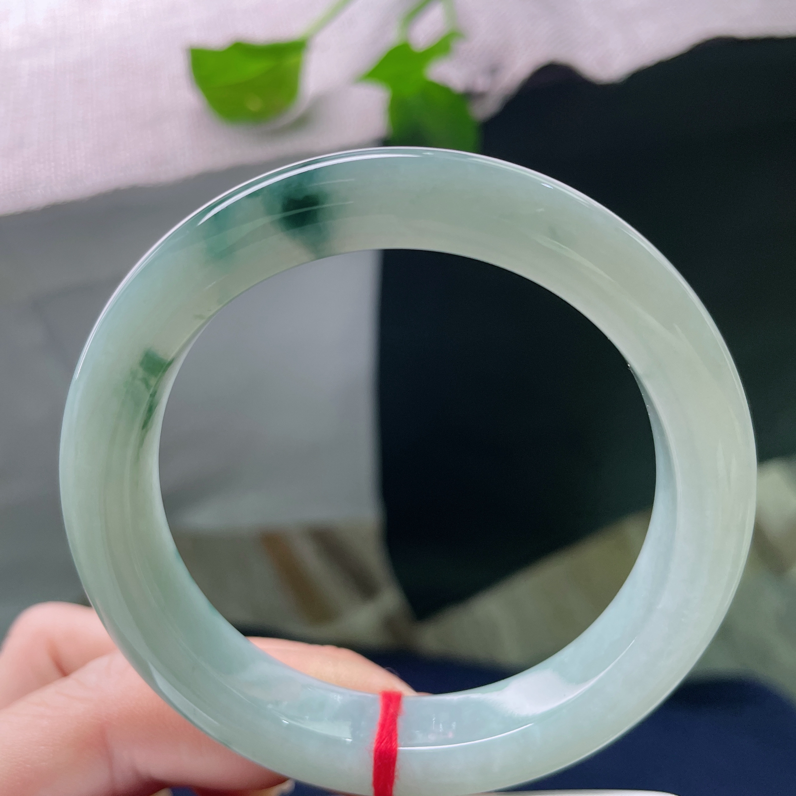 55/10.9/8.7飘花正圈，水头好，如深海游鱼，灵动不死板，每一处的分布都是大自然的鬼斧神工。无