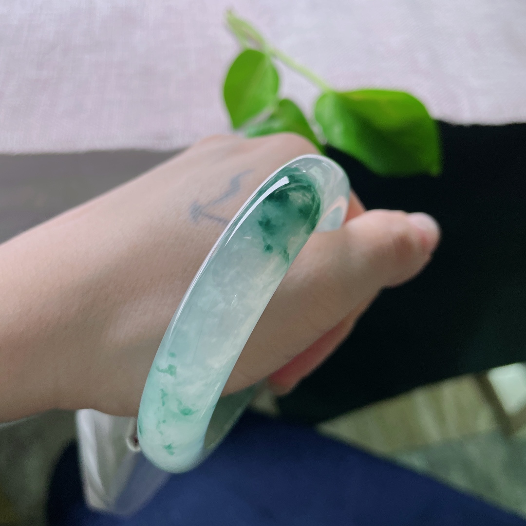 冰飘花正圈，冰清起莹光，飘花漫生香。江南烟雨皆痴缠，无裂，ss53120a