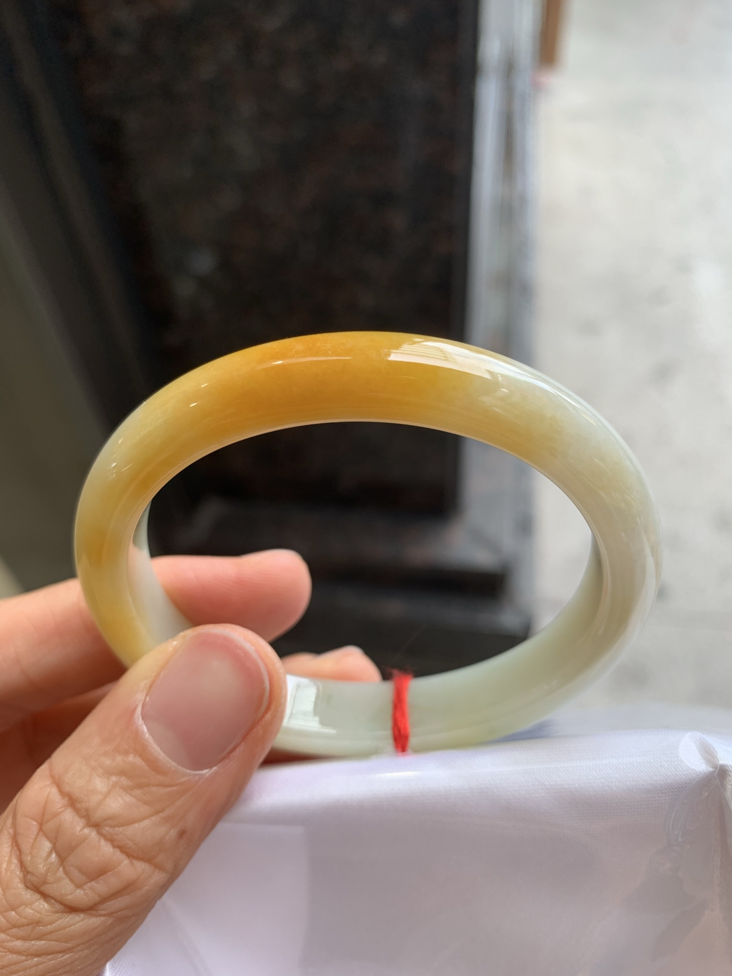 贵妃黄翡 有纹 尺寸：53.5/46/10/7.5 色好