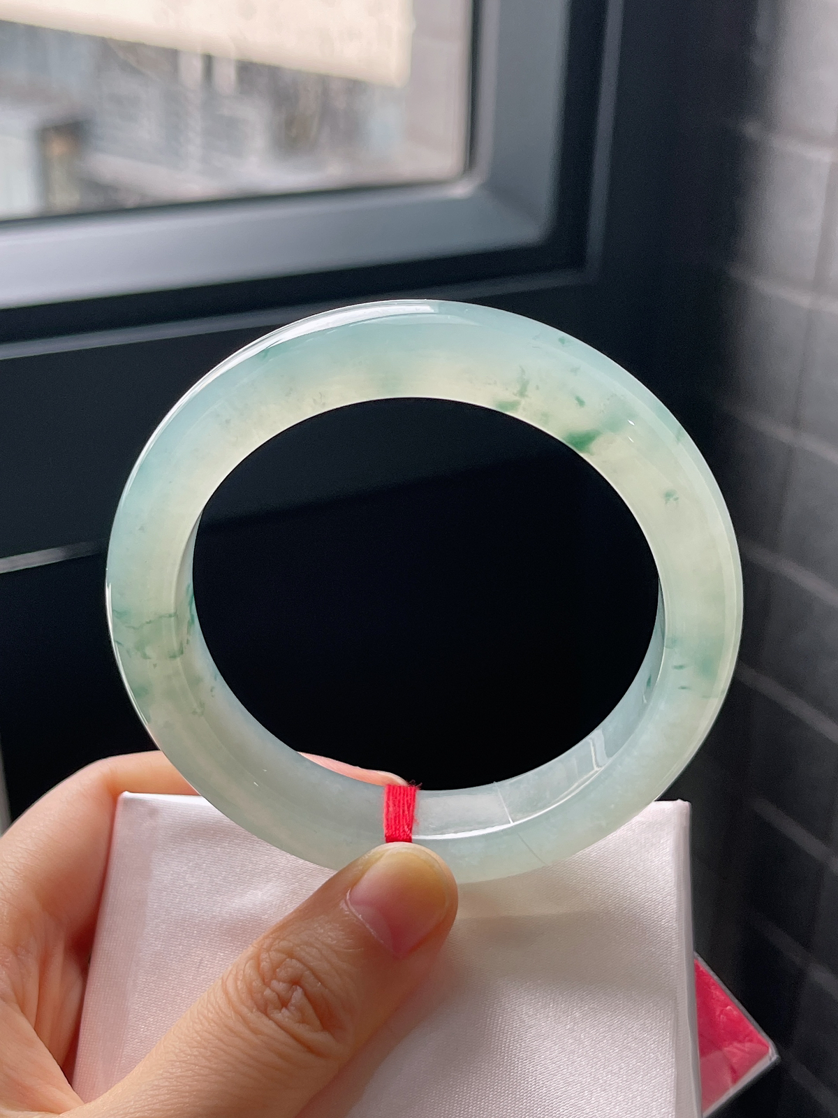 正圈58圈口，翡翠冰糯种飘绿手镯