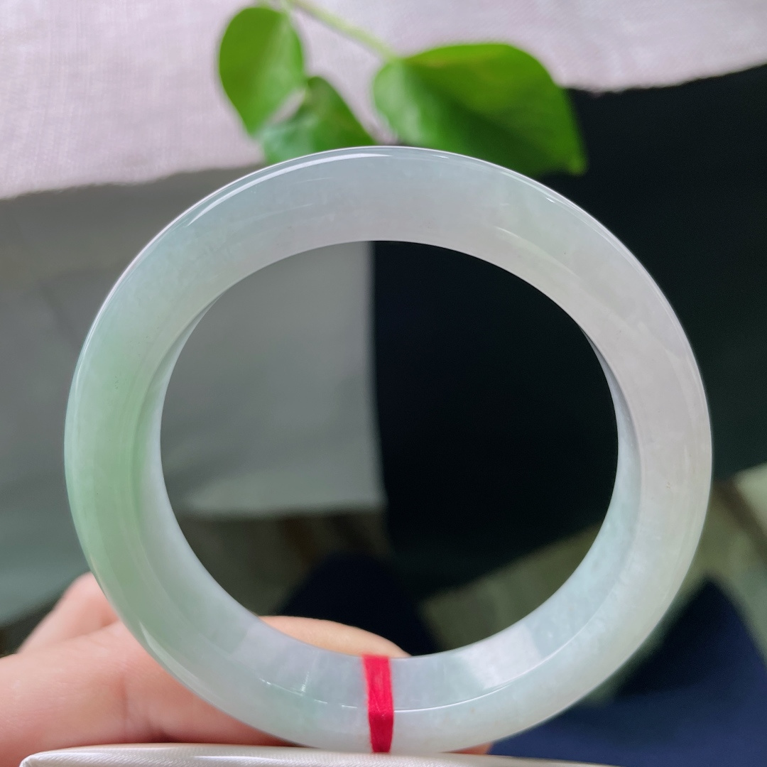 55.3/11.9/8.8，淡绿底正圈，温柔素雅，种老，钟灵毓秀，底子细腻，有纹，ss50065a