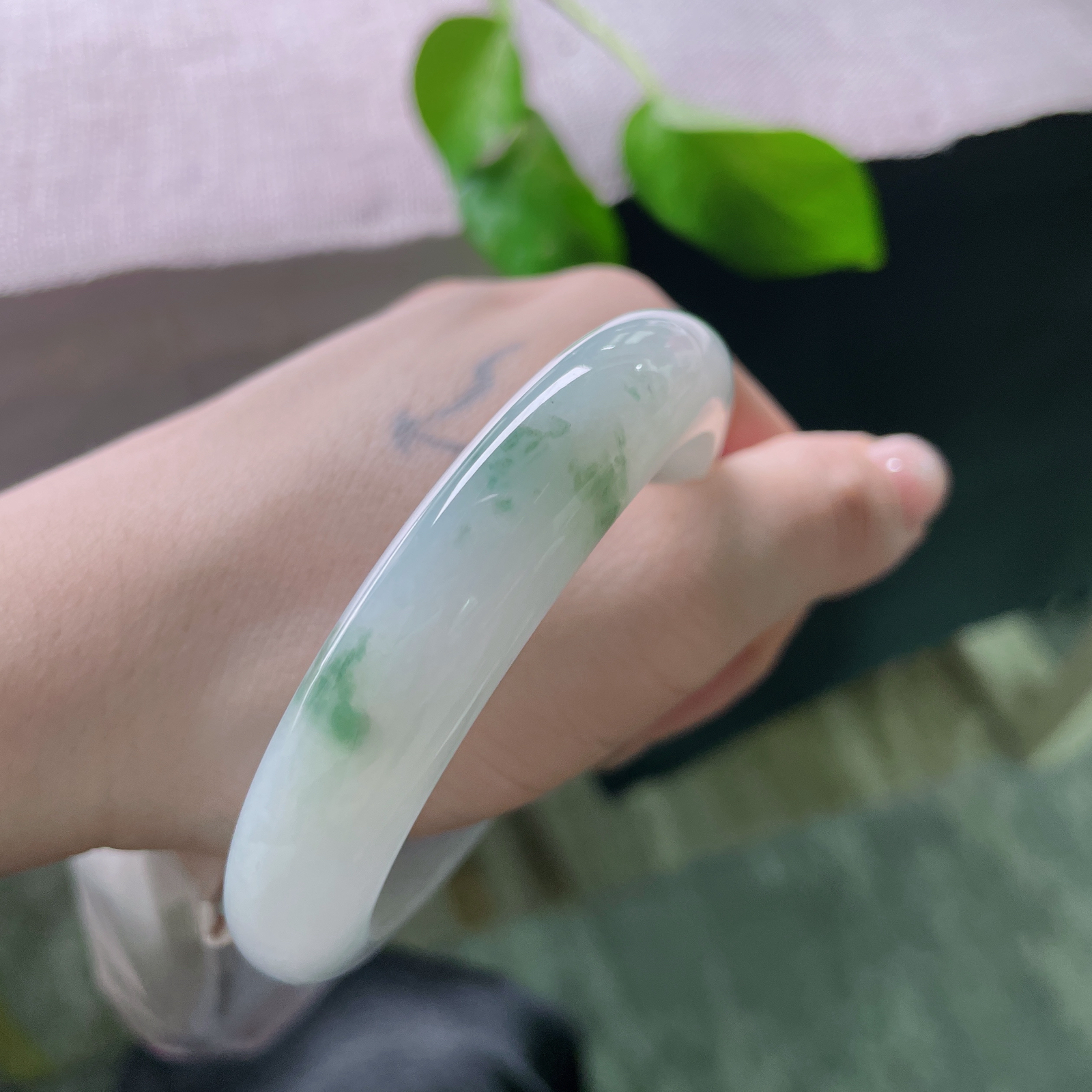 55.5/12.9/8.9，飘花正圈，干净清爽，微紫作底，古典又有韵味，ss52340a..