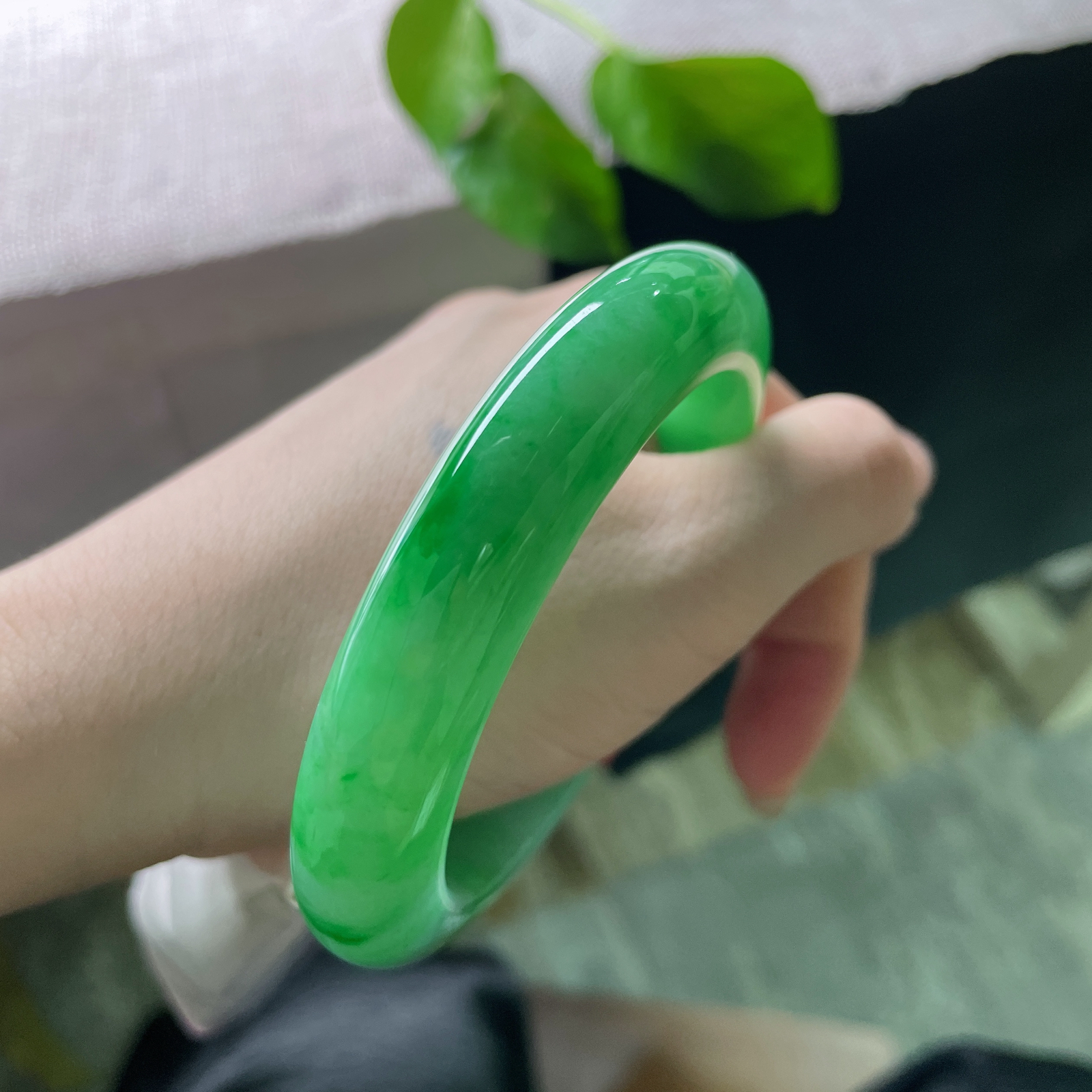 58.8/12.2/10.4，满绿正圈，万顷林海凝于此，一身翠韵醉流年。贵气内敛，绝色无双。无裂，ss53128a..