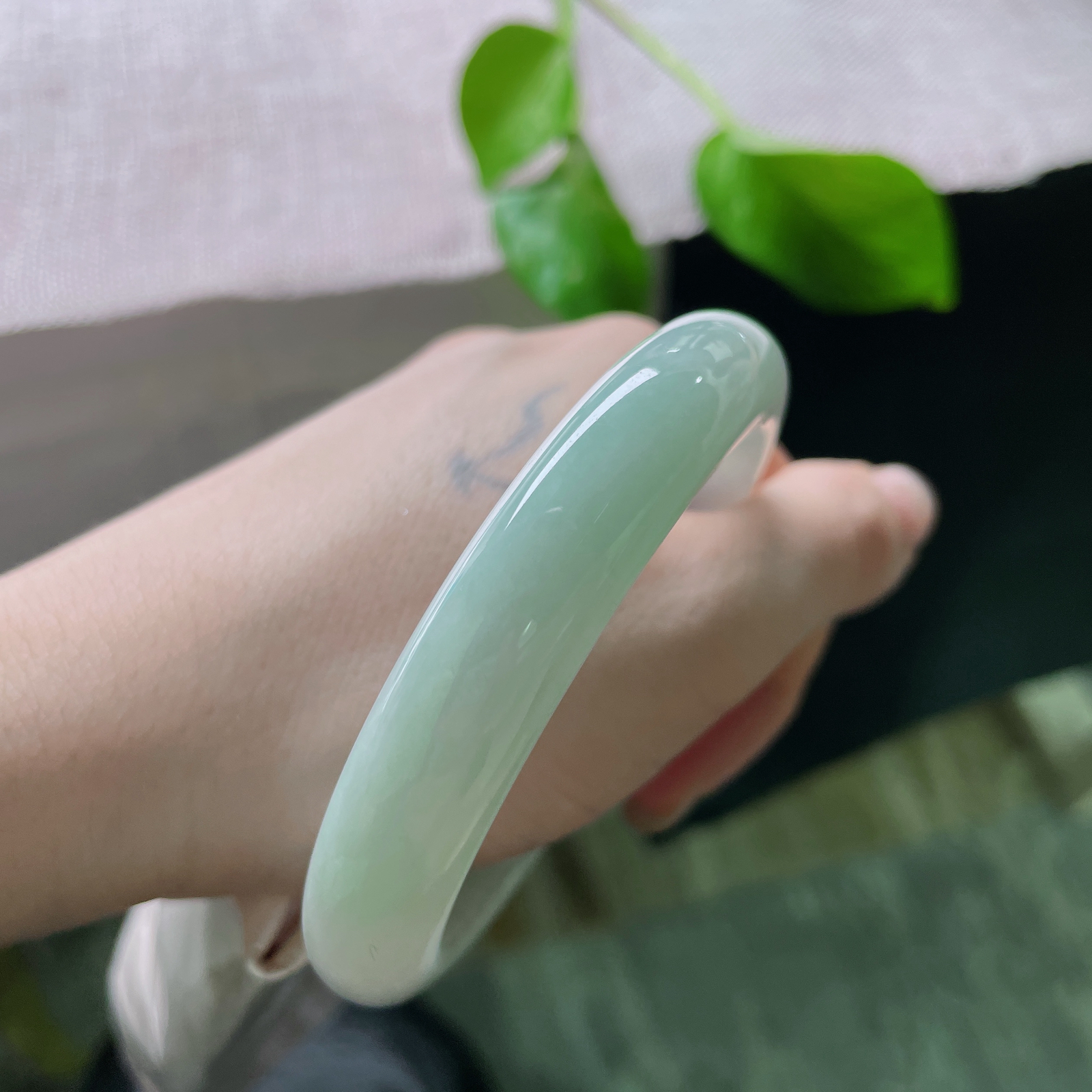 59.9/12.3/8.4，淡绿底正圈，淡雅倾心，不张扬的大气，水润，细腻，ss52234a..