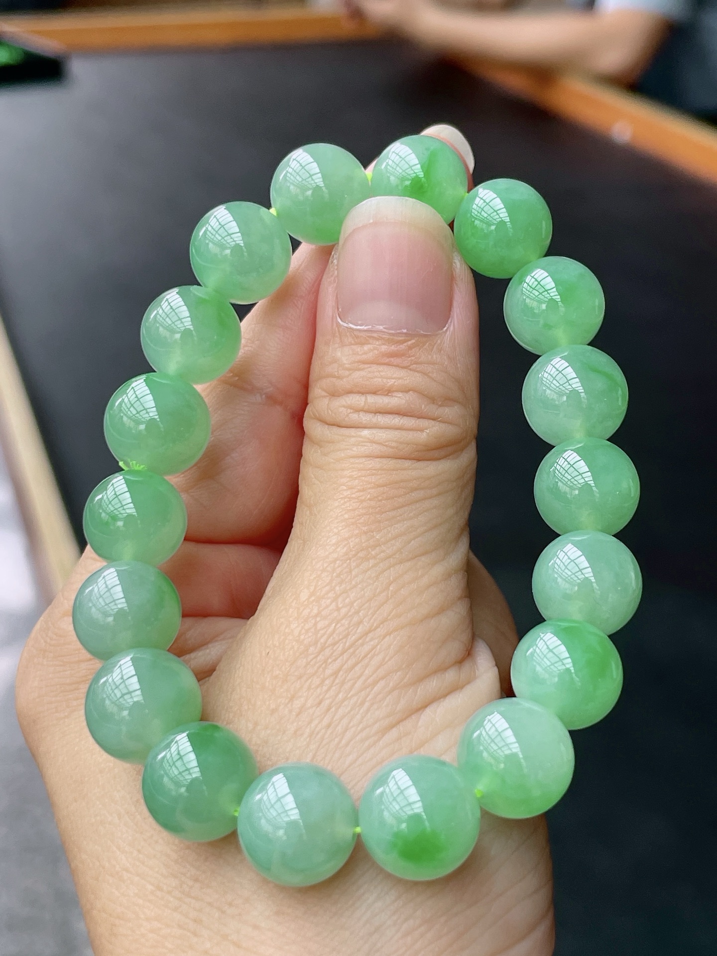 ️ 冰种飘花手串 花色灵动，油润起胶 尺寸：12