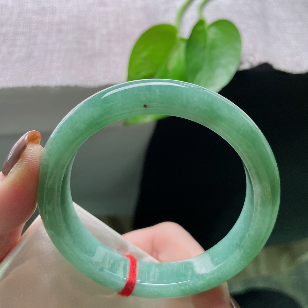 57.6/12.2/8.3绿底正圈，水润细腻，满园春色关不住，贵气，洒金，无裂，ss49622a