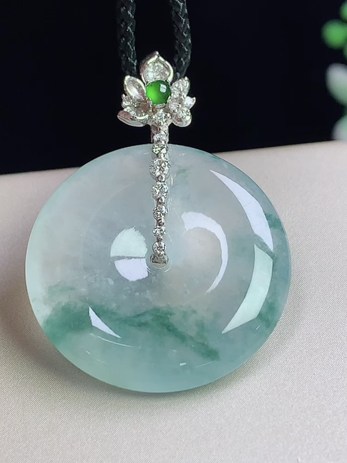 18k金镶飘花平安扣，无裂，裸石尺寸24.1-4.9mm，w15fy