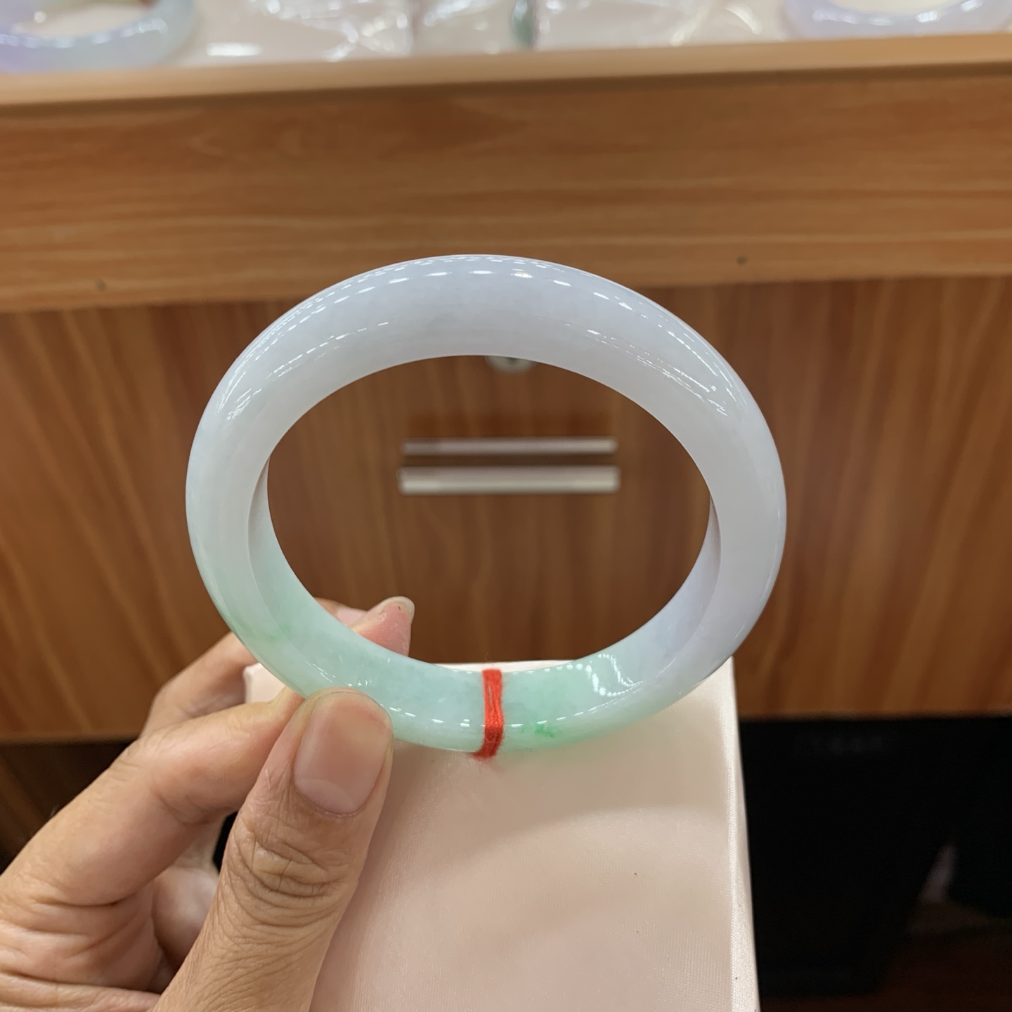 051411MMJ 飘绿正圈翡翠手镯 59.2-12-9