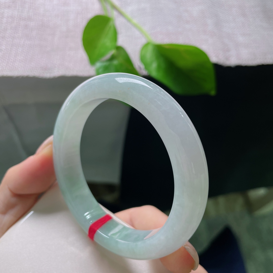 55.3/11.9/8.8，淡绿底正圈，温柔素雅，种老，钟灵毓秀，底子细腻，有纹，ss50065a