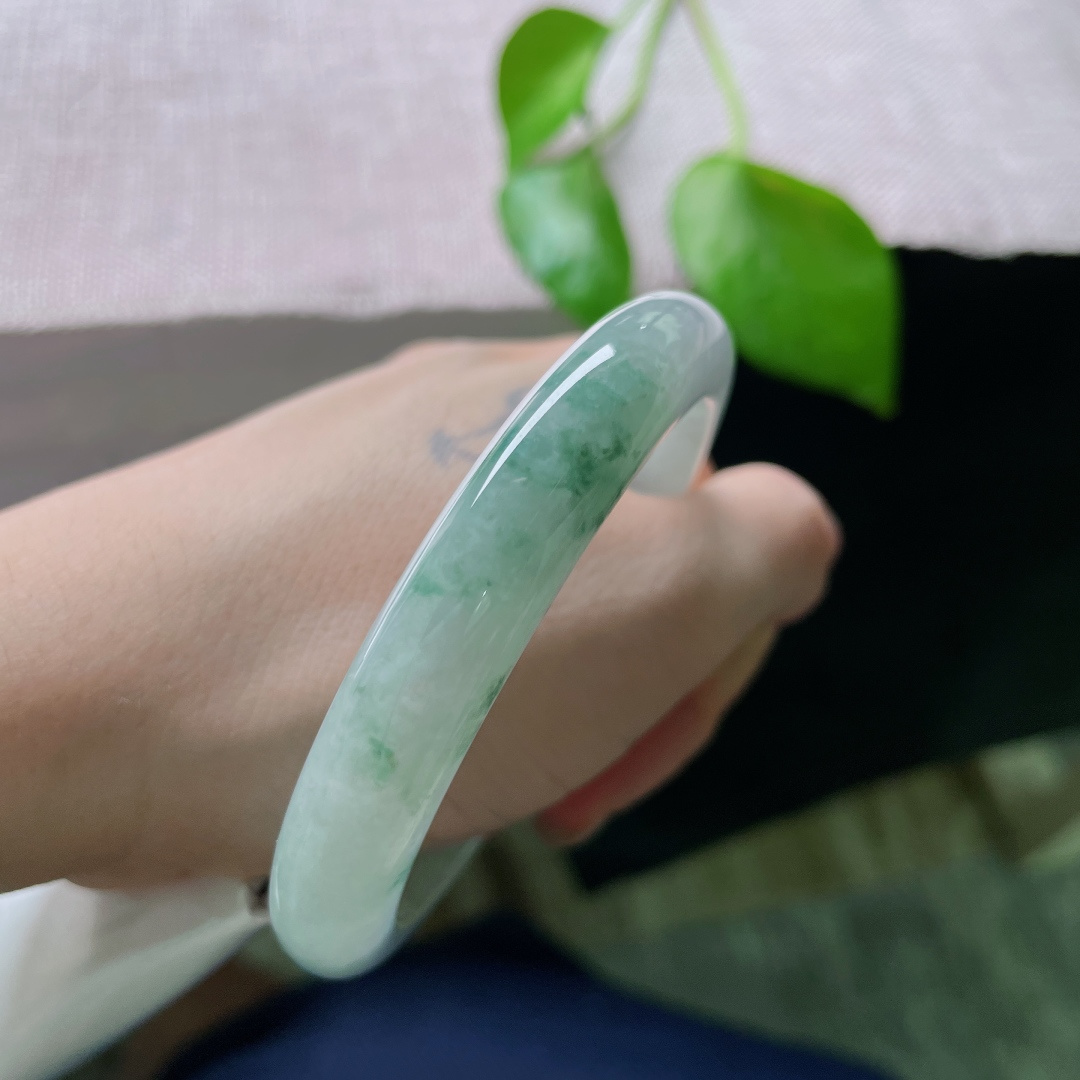 58.6/10.7/8.4飘花正圈，水润细腻，清新简约大方，贵气，有棉线，ss53098a