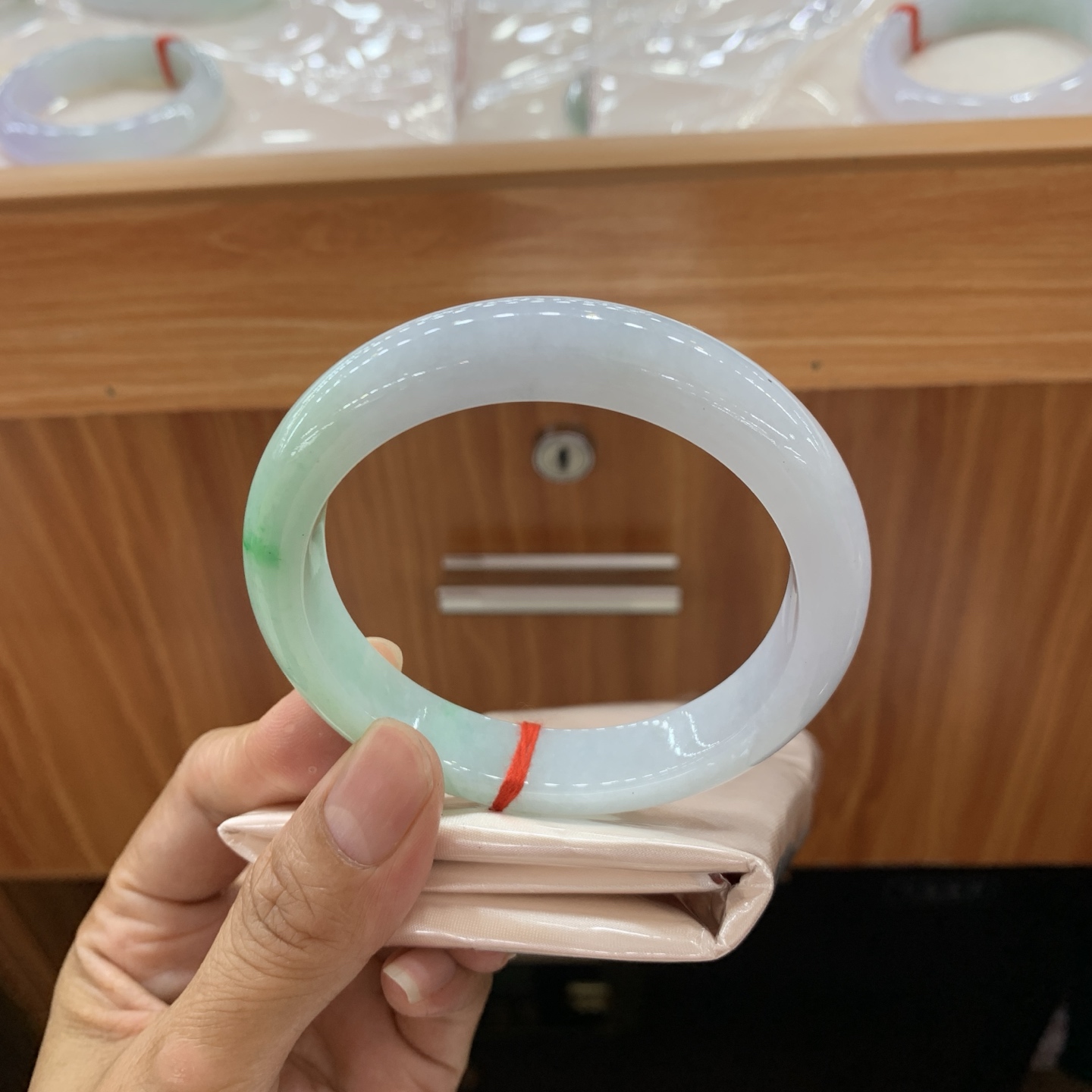 051411MMJ 飘绿正圈翡翠手镯 59.2-12-9