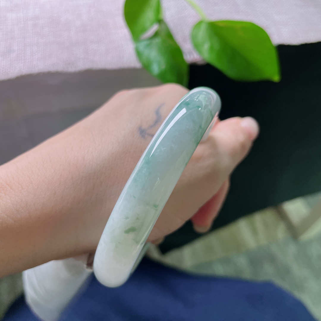 飘花正圈，大圈口，奶白质地，水润，花色灵动飘逸，皮纹，ss52199a