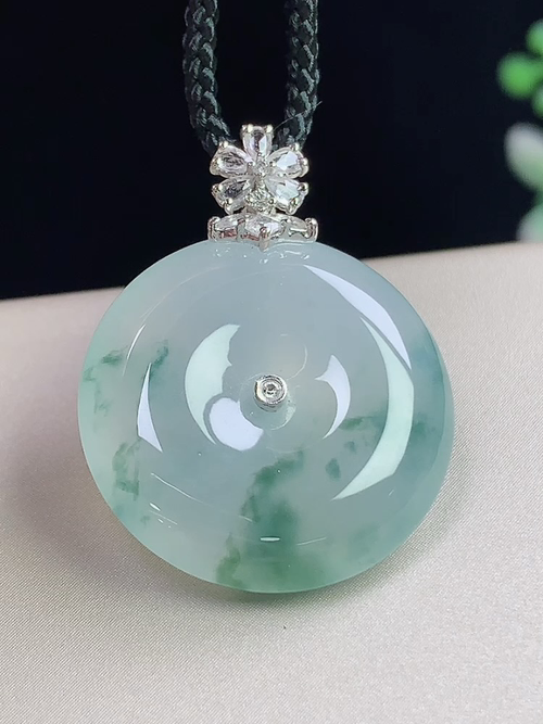 18k金镶冰飘花平安扣，无裂，裸石尺寸20.9-5.9mm，w15qyd