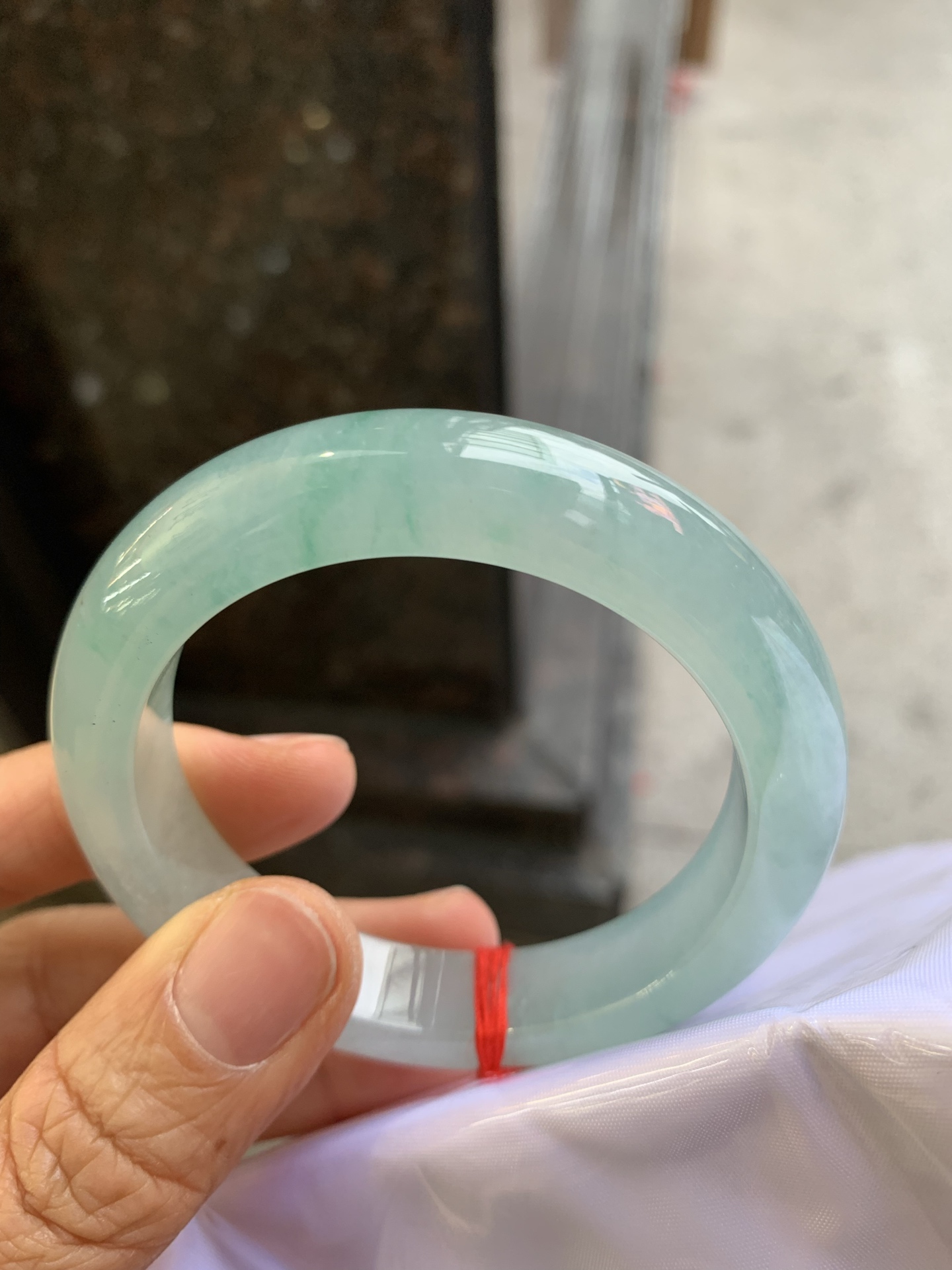 正圈冰飘绿 无裂 尺寸：53.5/12.3/9 种色俱佳