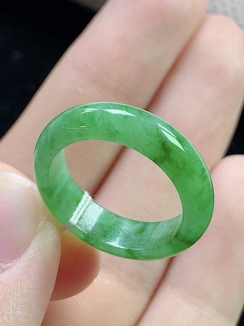 飘绿戒指，无裂，内径尺寸17-5.5-2.9mm，13号手寸，w15mdy