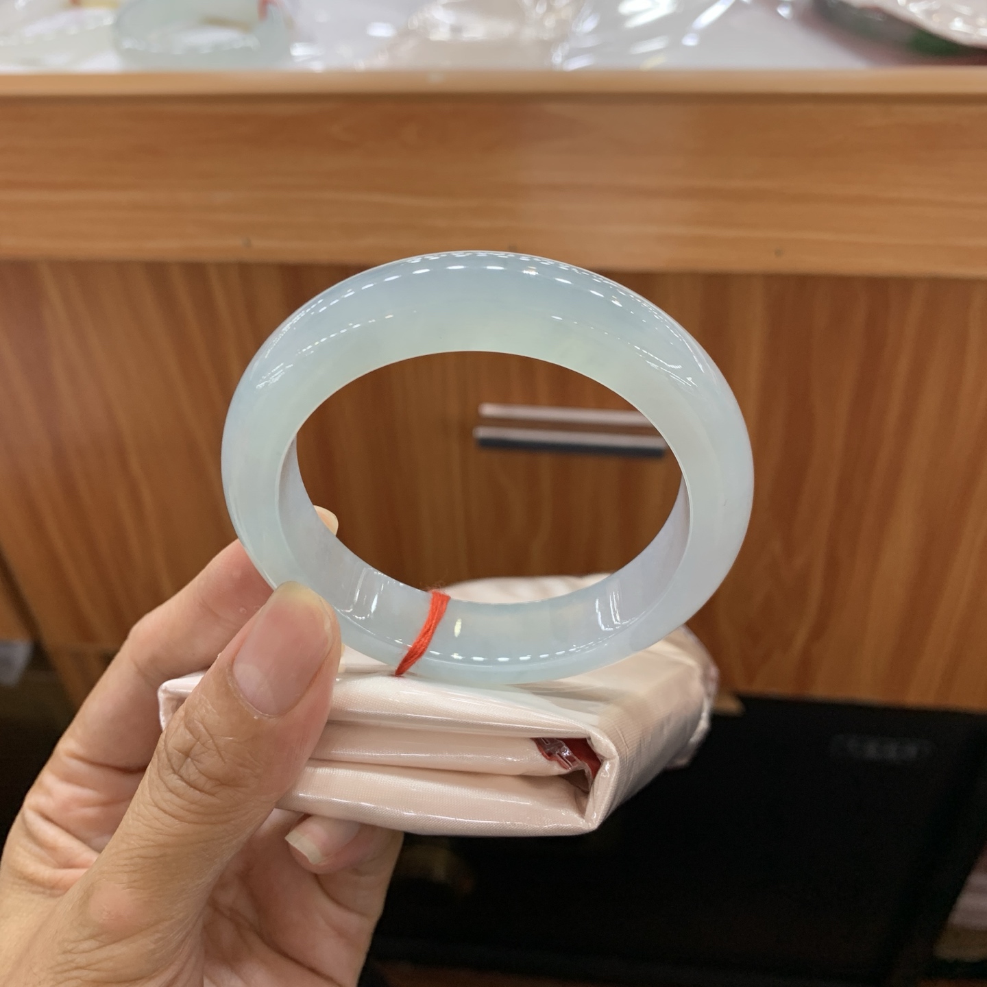 051513GX 冰蓝正圈翡翠手镯 56.2-13-9.3