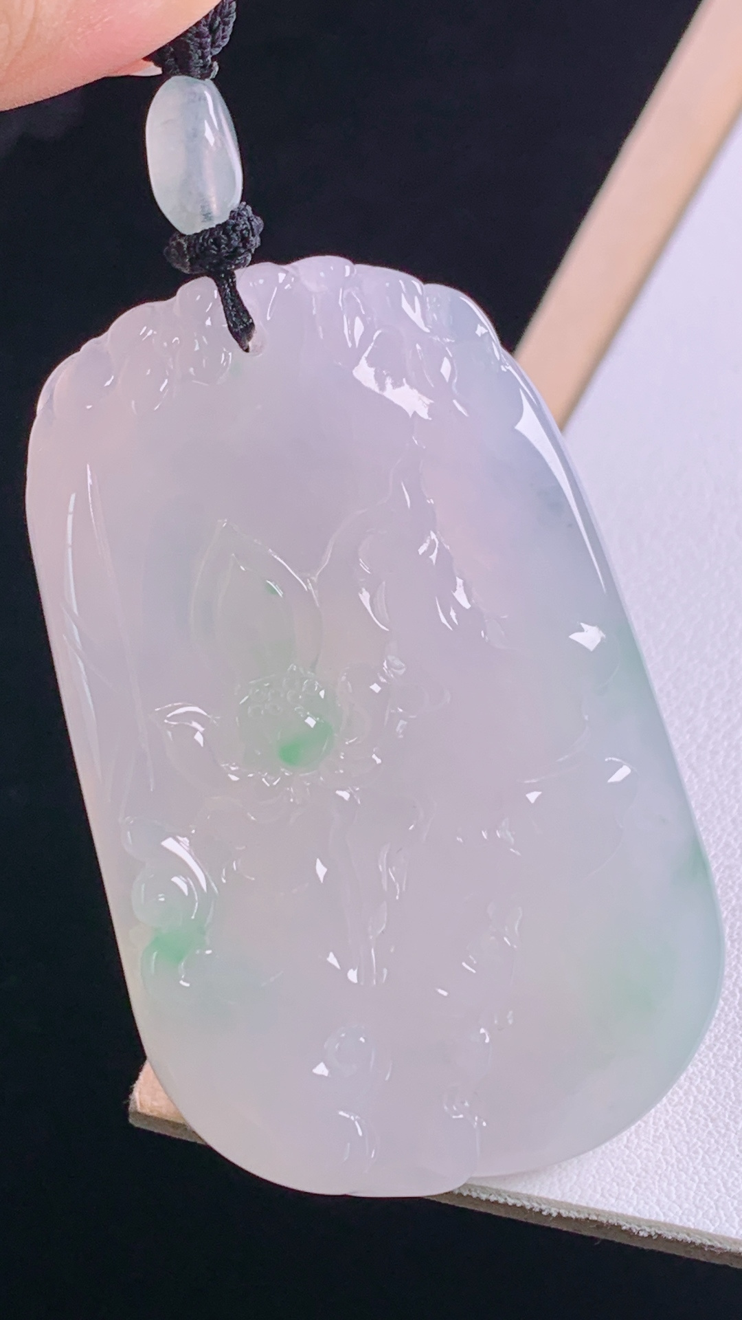 ️冰飘绿观音，花色灵动，雕工精湛，无裂，尺寸:73.3-62.0-38.4-13.0mm 13