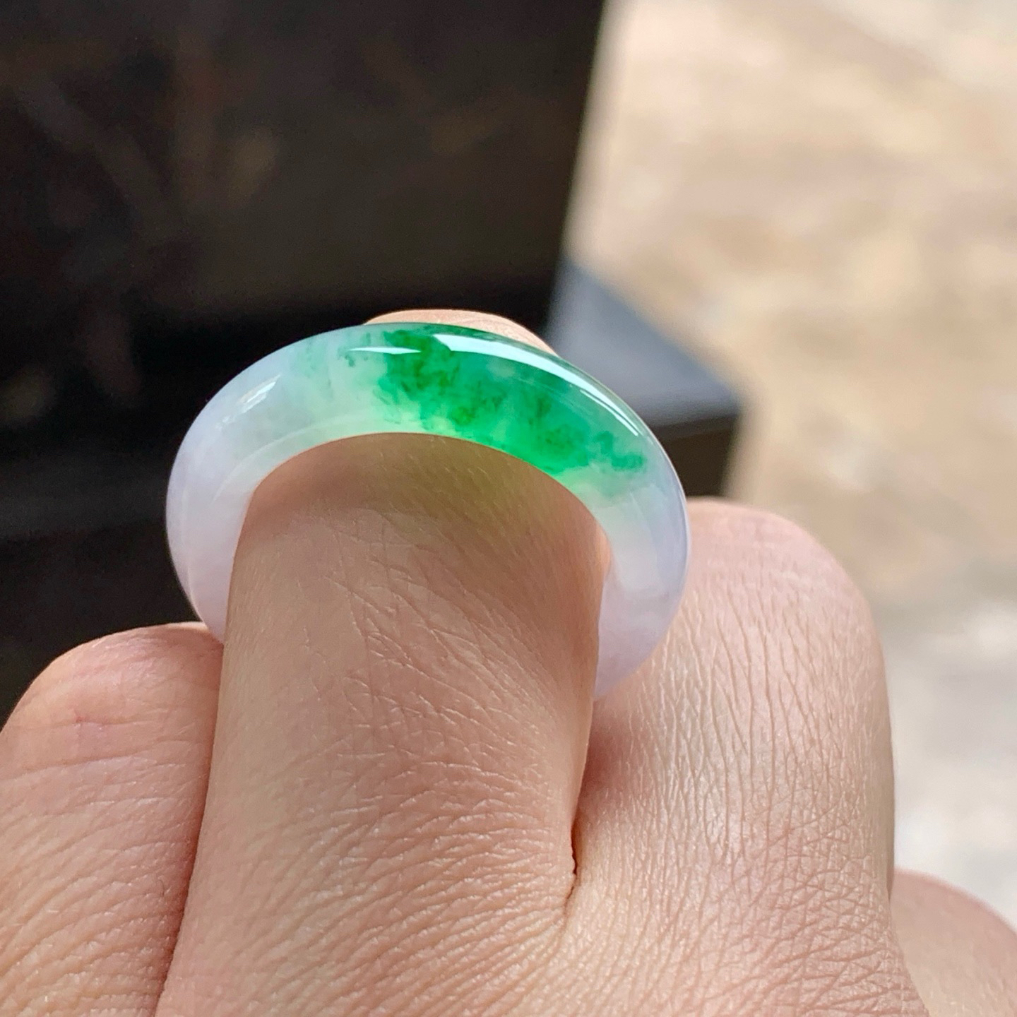 冰种辣绿色指环^_^冰透 色阳 起光 种水足 18号指圈
