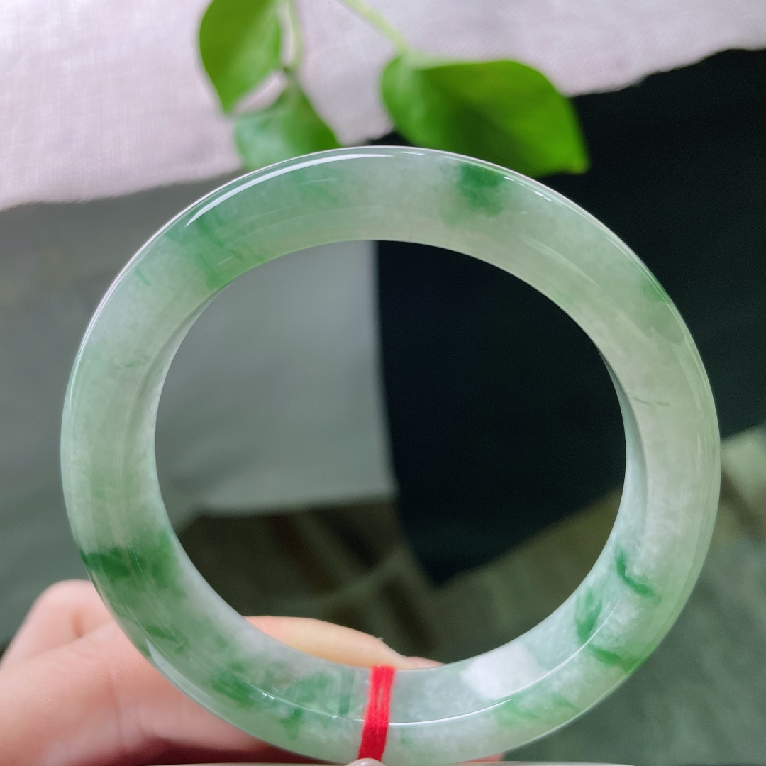 57/11.9/8.4飘绿正圈，水头好，种老，翠影轻飘凝玉骨，清风漫染入清和。无裂，ss50759a