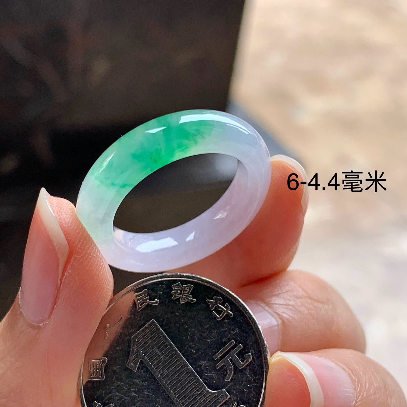 飘绿春带彩指环^_^18号指圈 色阳 水润
