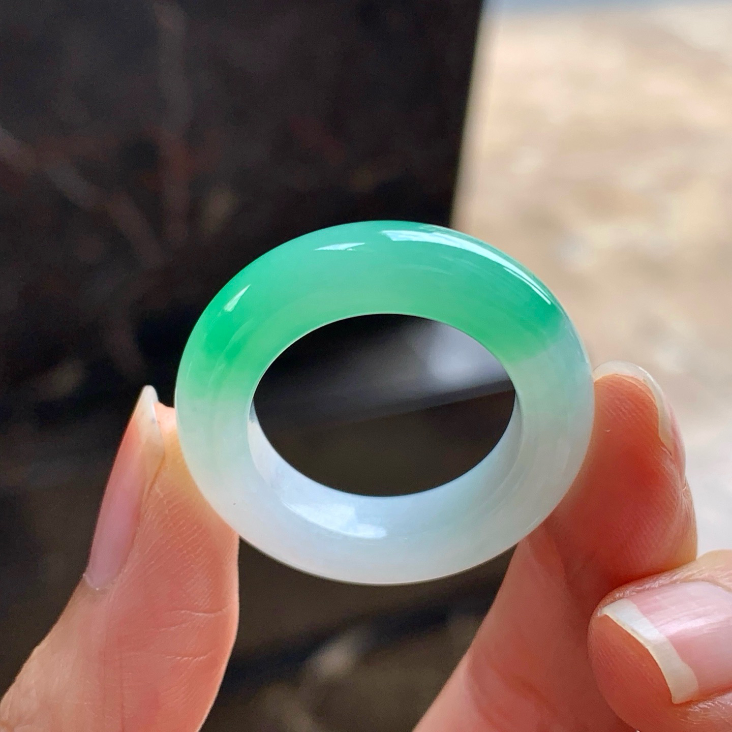 阳绿色指环^_^玉质温润 24号指圈 色阳 细腻