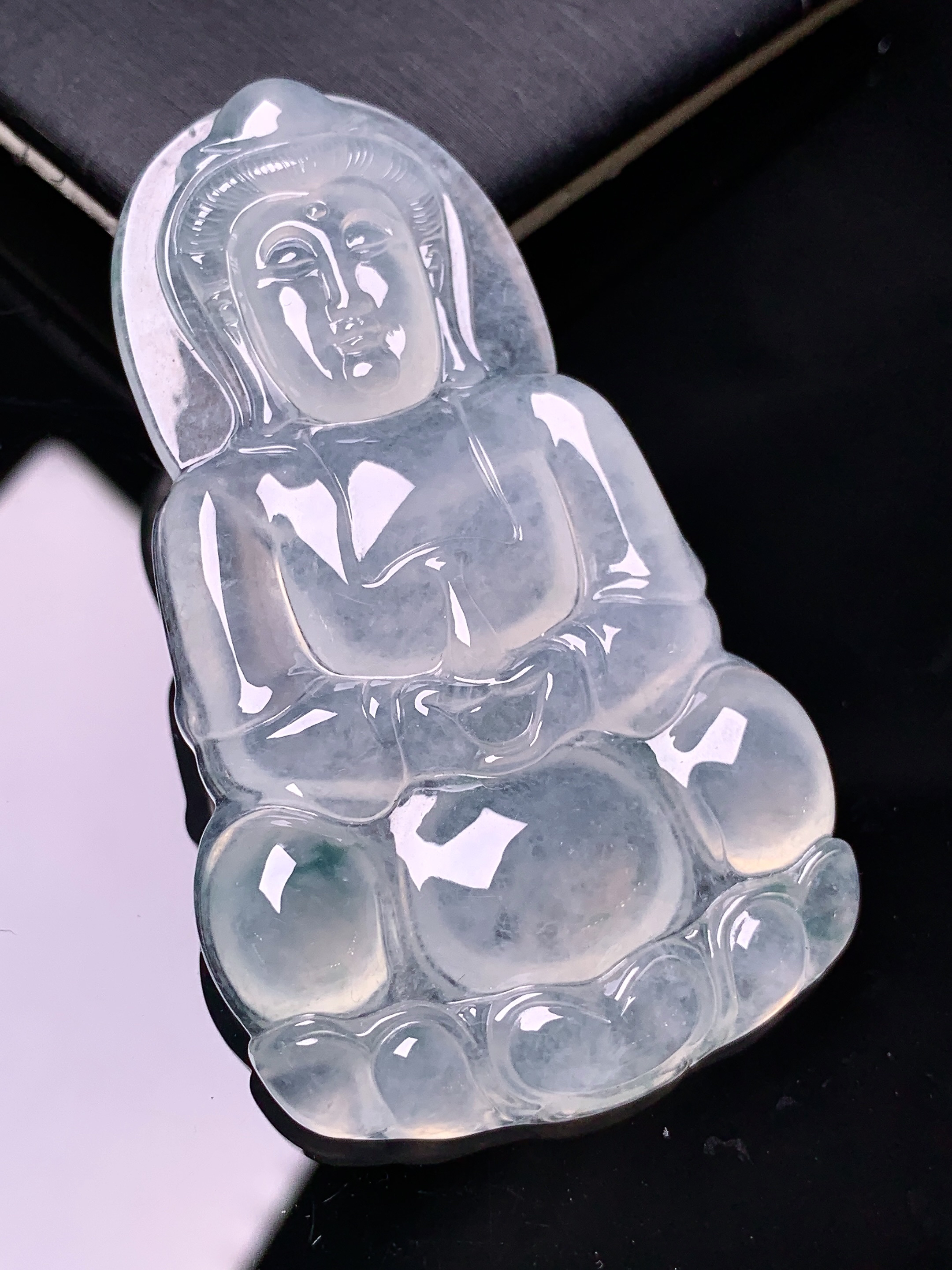 冰种观音菩萨吊坠 玉质细腻 色泽艳丽清新 水润亮眼 整体尺寸60.3*35.5*6.3 c1