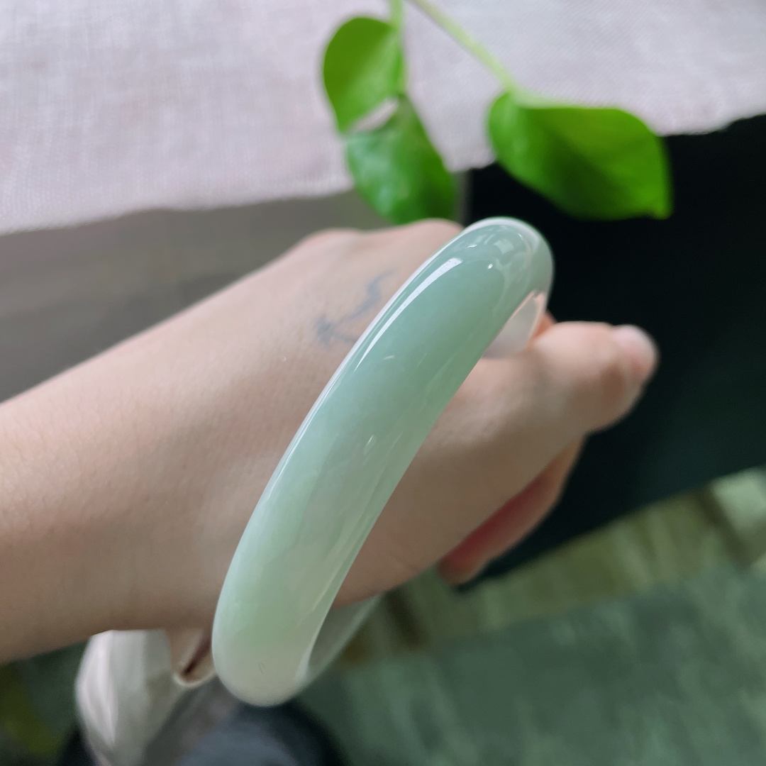 59.9/12.3/8.4，淡绿底正圈，淡雅倾心，不张扬的大气，水润，细腻，无裂，ss52234a
